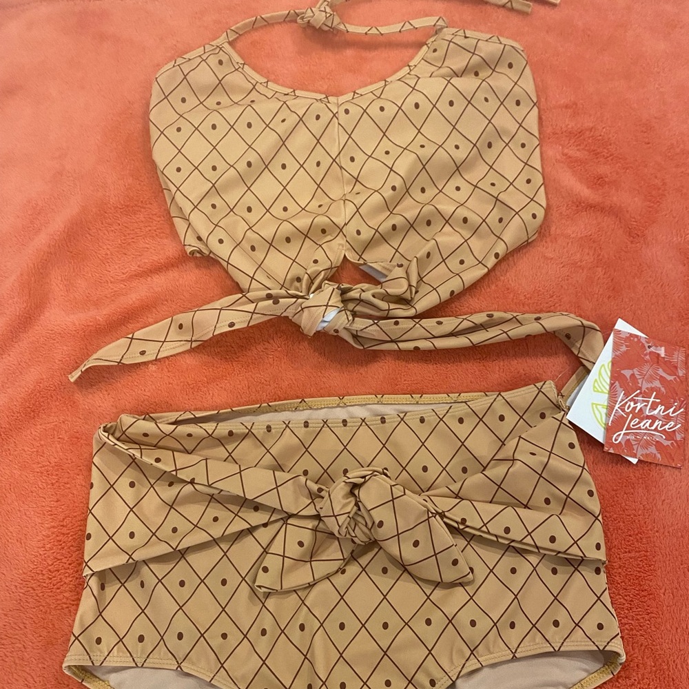 Kortni Jean birthday pineapple set.